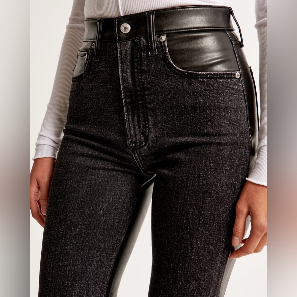 Abercrombie & Fitch Mixed Fabric Ultra High Rise Ankle Straight Jean - Picture 8 of 12